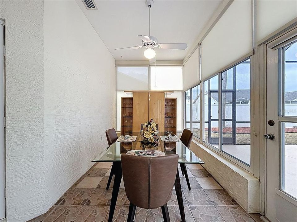 En Venta: $490,000 (3 camas, 2 baños, 2397 Pies cuadrados)