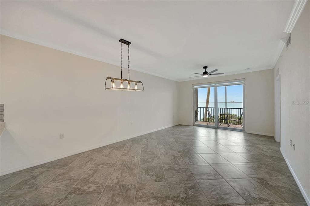 В аренду: $2,300 (2 спален, 2 ванн, 1121 Квадратных фут)