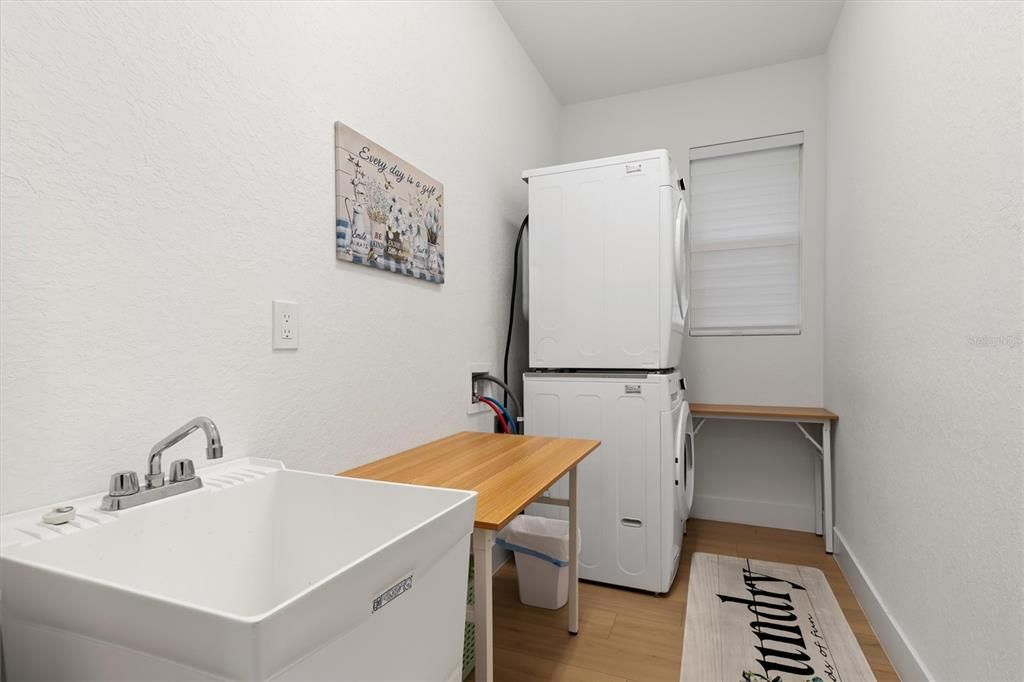 На продажу: $359,900 (3 спален, 2 ванн, 1496 Квадратных фут)