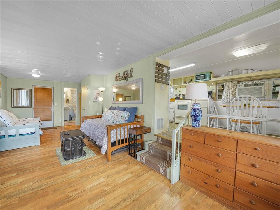 For Sale: $59,500 (1 beds, 1 baths, 518 Square Feet)