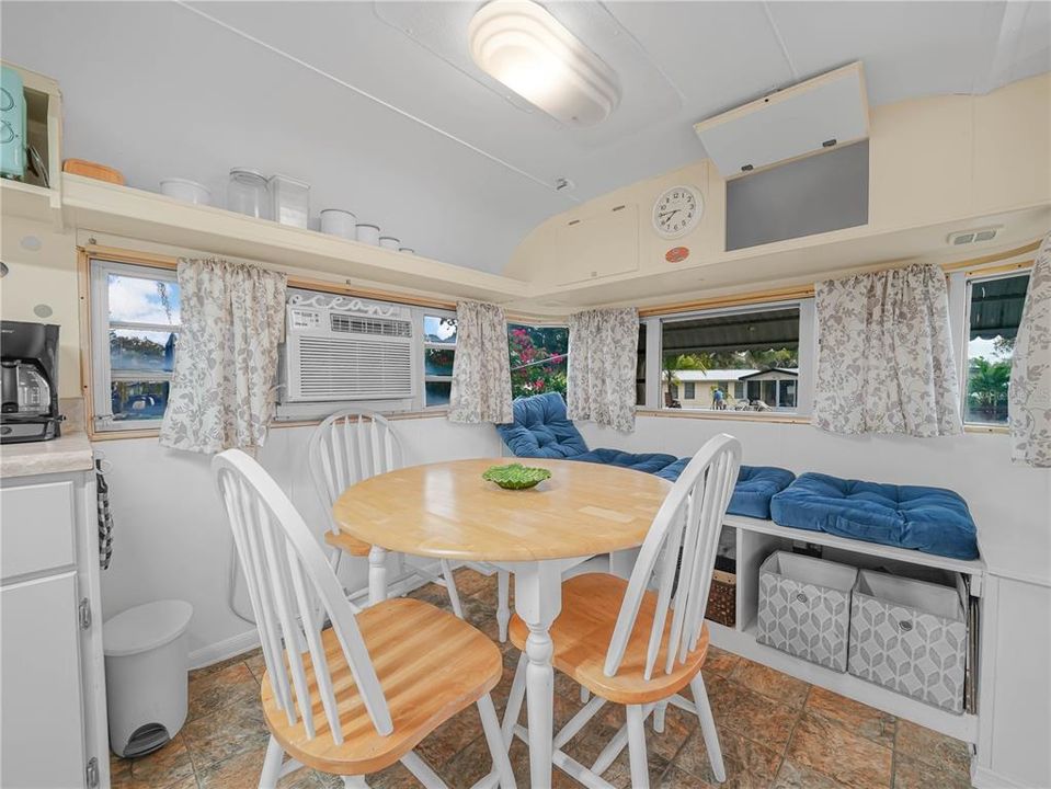 For Sale: $59,500 (1 beds, 1 baths, 518 Square Feet)