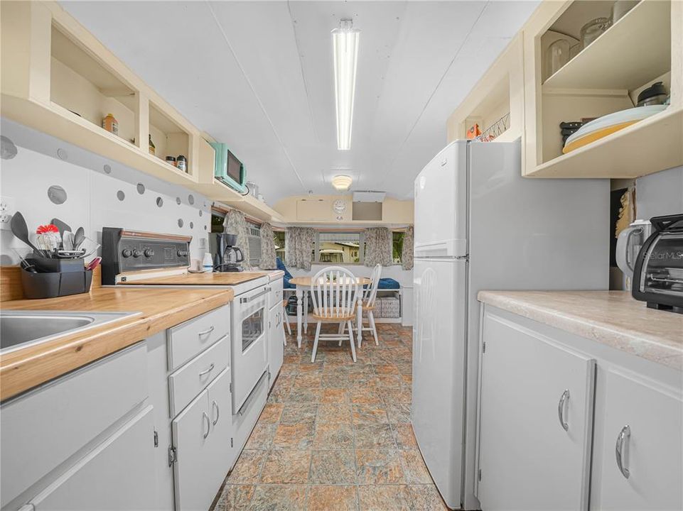 For Sale: $59,500 (1 beds, 1 baths, 518 Square Feet)