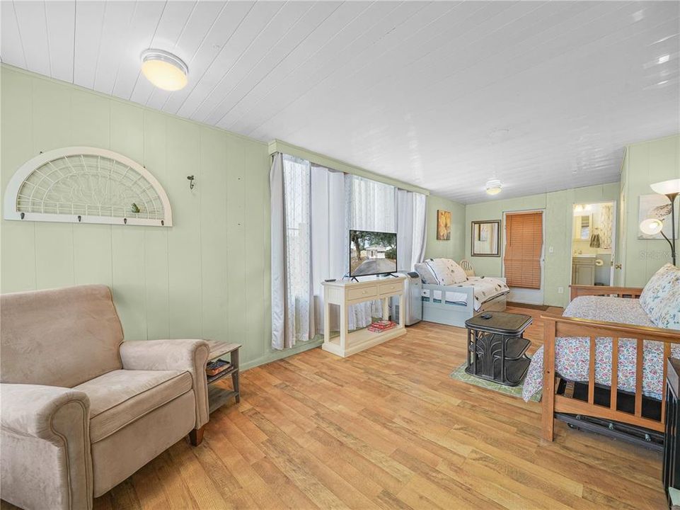 For Sale: $59,500 (1 beds, 1 baths, 518 Square Feet)