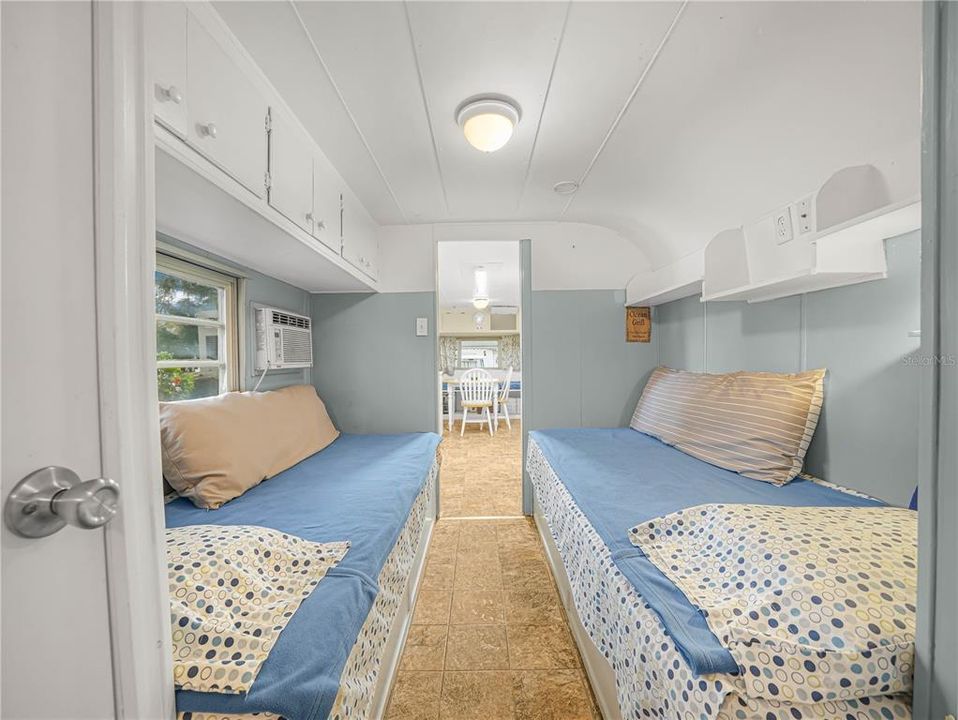 For Sale: $59,500 (1 beds, 1 baths, 518 Square Feet)