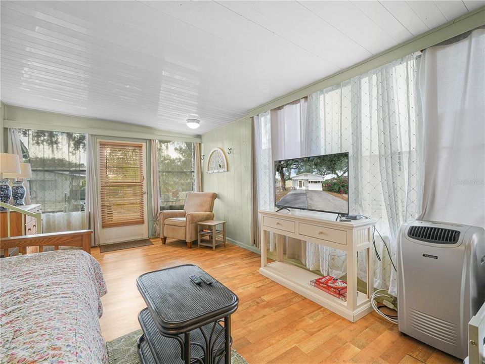 For Sale: $59,500 (1 beds, 1 baths, 518 Square Feet)