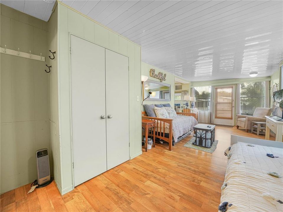 For Sale: $59,500 (1 beds, 1 baths, 518 Square Feet)