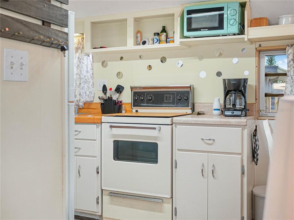 For Sale: $59,500 (1 beds, 1 baths, 518 Square Feet)