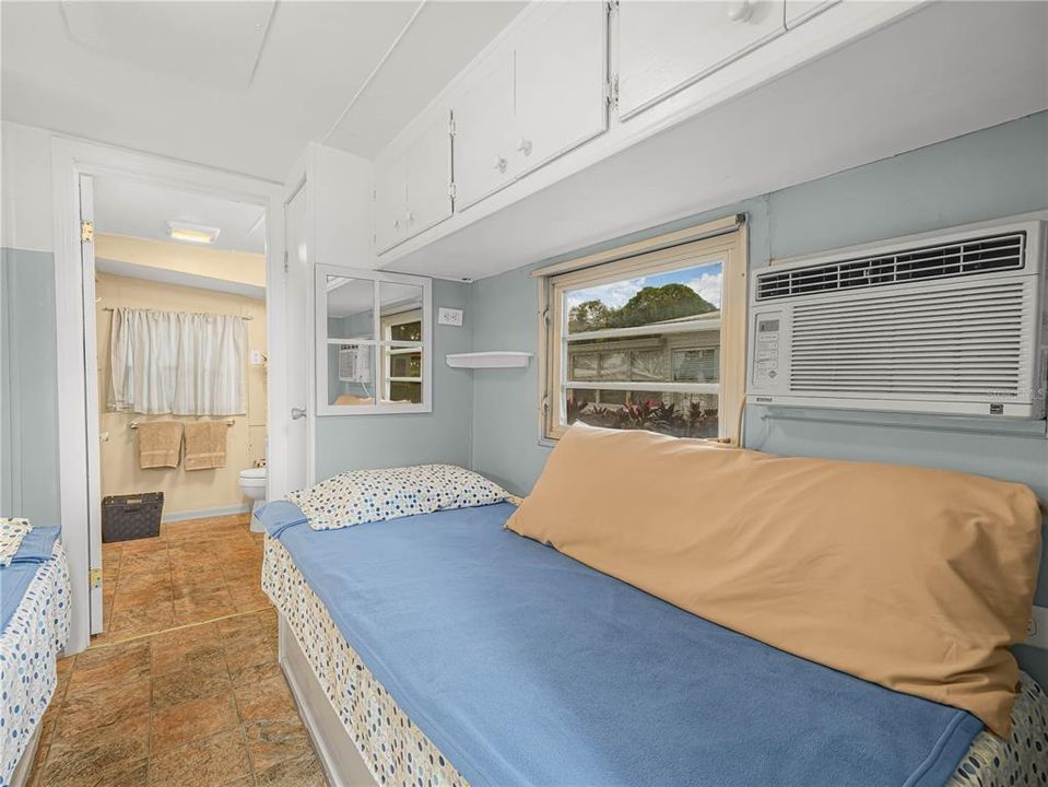 For Sale: $59,500 (1 beds, 1 baths, 518 Square Feet)