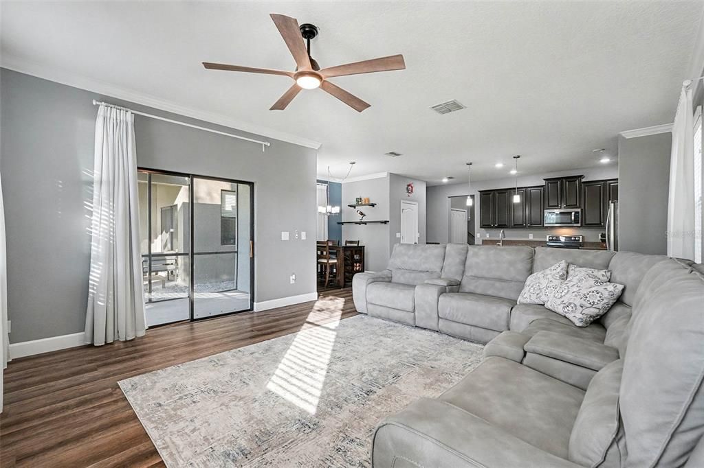 En Venta: $434,975 (5 camas, 3 baños, 2625 Pies cuadrados)