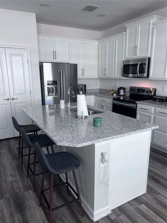 待售: $415,000 (4 贝兹, 3 浴室, 2404 平方英尺)