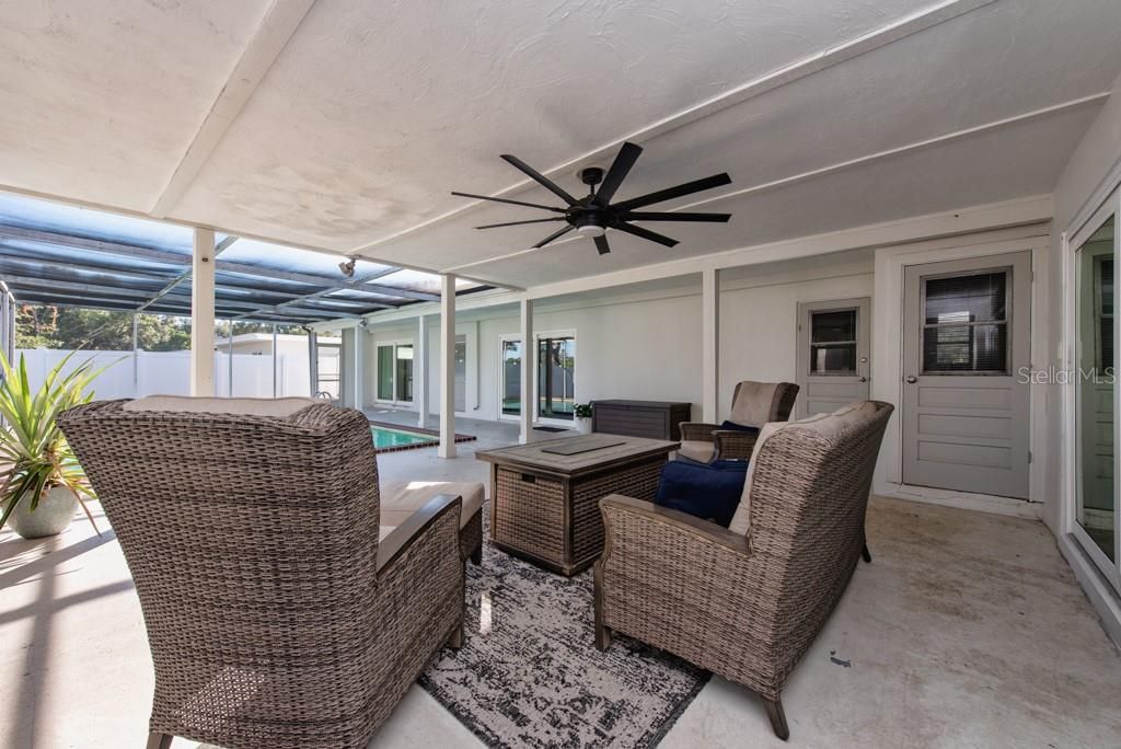 For Sale: $565,000 (4 beds, 2 baths, 2016 Square Feet)