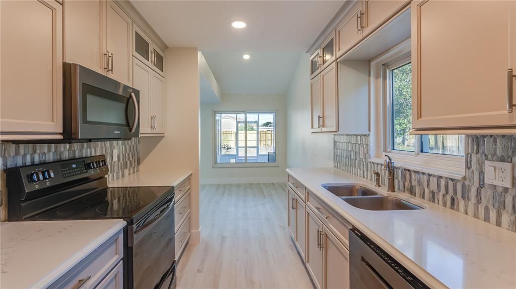 For Sale: $360,000 (3 beds, 2 baths, 1306 Square Feet)