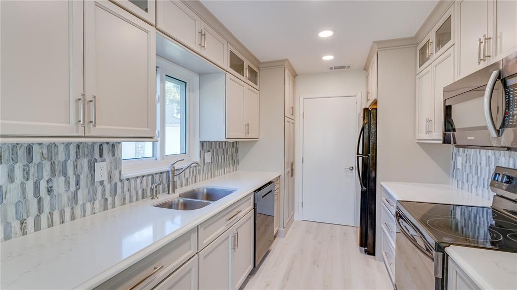 For Sale: $360,000 (3 beds, 2 baths, 1306 Square Feet)