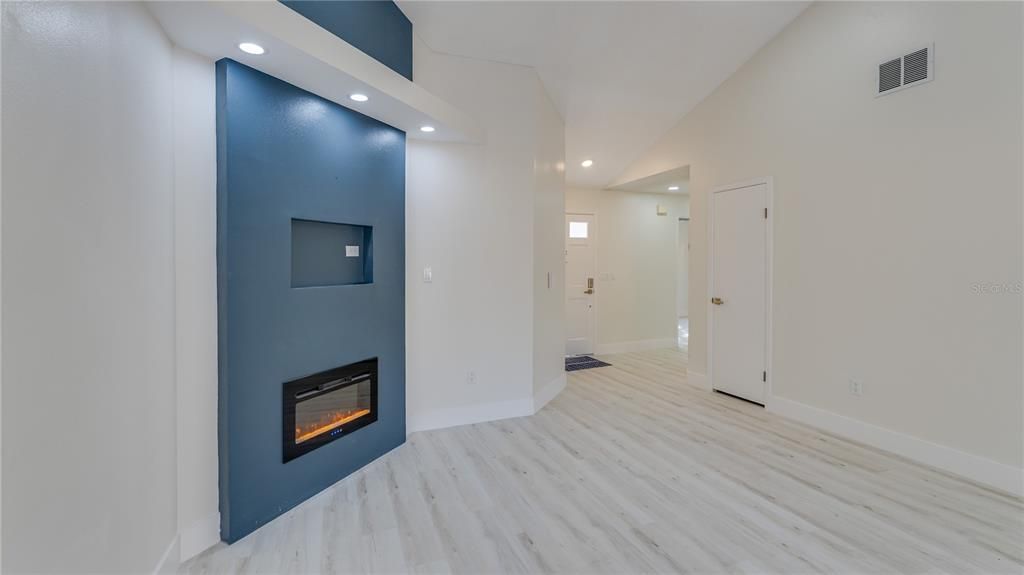 For Sale: $360,000 (3 beds, 2 baths, 1306 Square Feet)