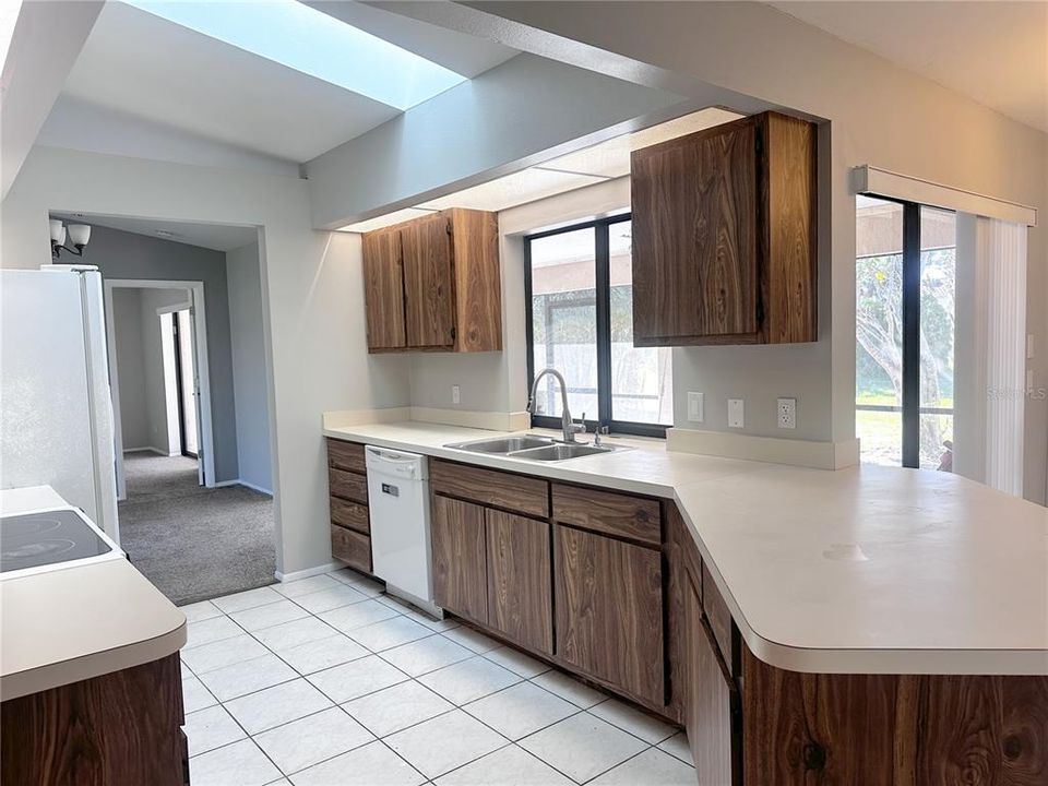 На продажу: $325,000 (3 спален, 2 ванн, 2097 Квадратных фут)