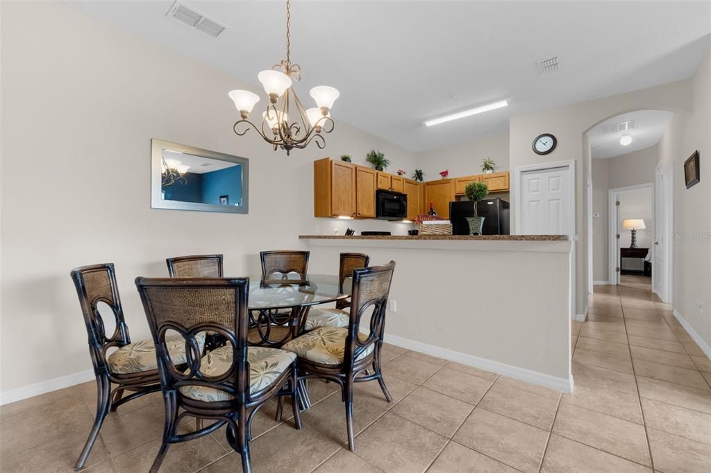 For Sale: $262,000 (2 beds, 2 baths, 1015 Square Feet)