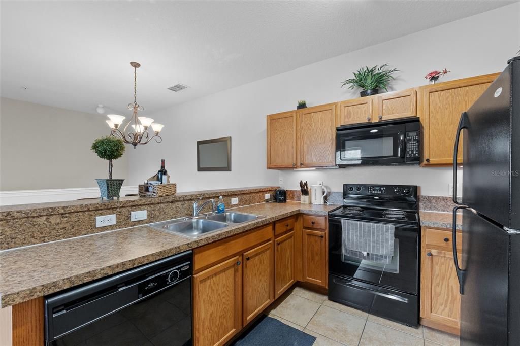 For Sale: $262,000 (2 beds, 2 baths, 1015 Square Feet)