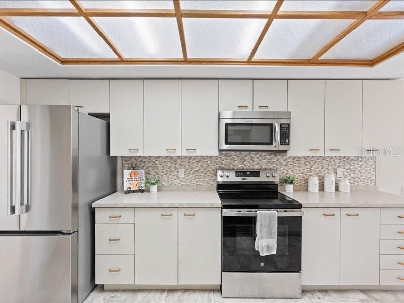 For Sale: $550,000 (3 beds, 2 baths, 2010 Square Feet)