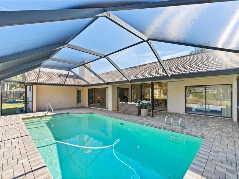 For Sale: $550,000 (3 beds, 2 baths, 2010 Square Feet)