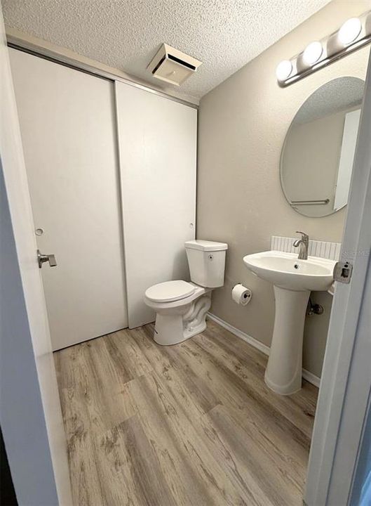 For Sale: $239,995 (2 beds, 2 baths, 1244 Square Feet)