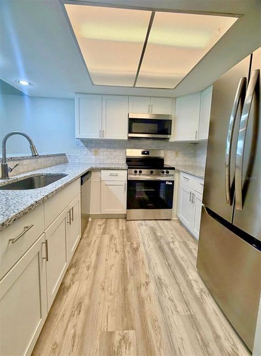 For Sale: $239,995 (2 beds, 2 baths, 1244 Square Feet)