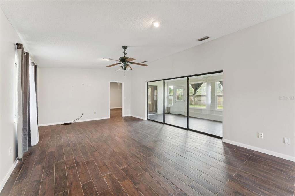 En Venta: $337,500 (3 camas, 3 baños, 1856 Pies cuadrados)