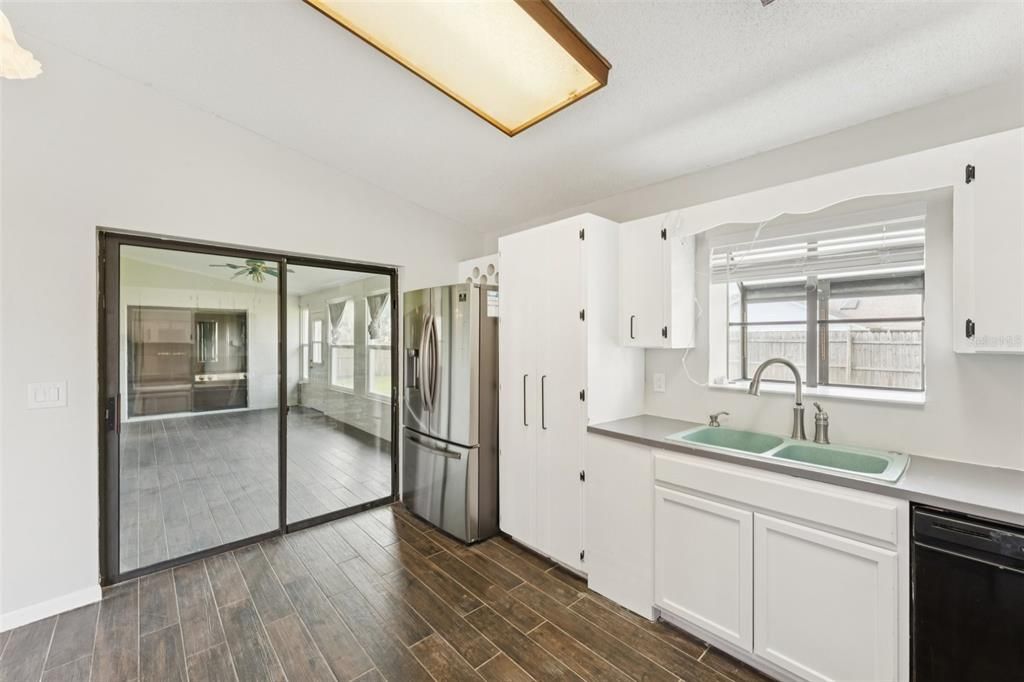 En Venta: $337,500 (3 camas, 3 baños, 1856 Pies cuadrados)