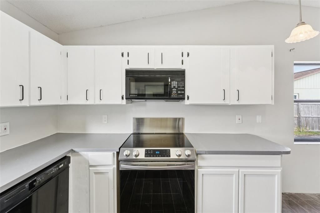 En Venta: $337,500 (3 camas, 3 baños, 1856 Pies cuadrados)