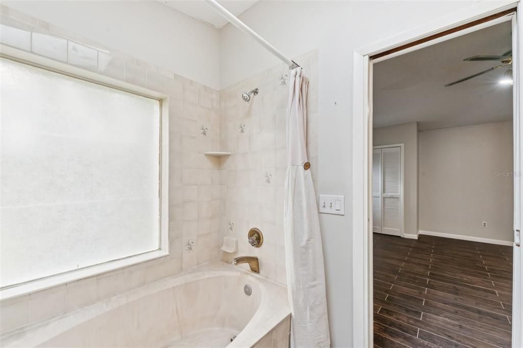 En Venta: $337,500 (3 camas, 3 baños, 1856 Pies cuadrados)