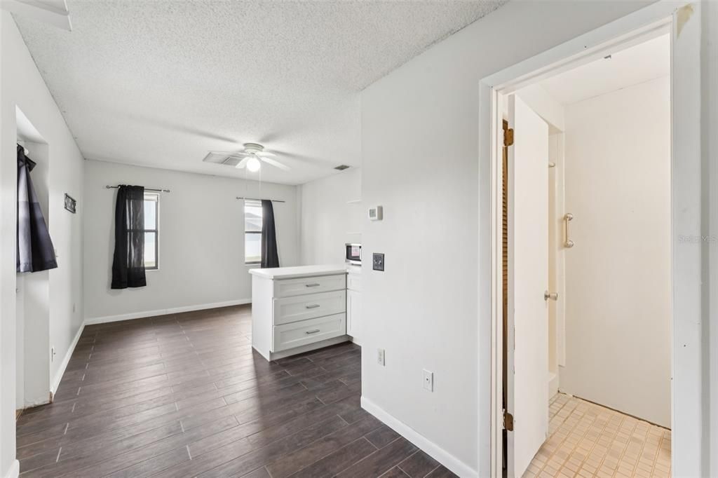 En Venta: $337,500 (3 camas, 3 baños, 1856 Pies cuadrados)