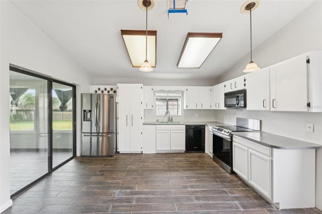 En Venta: $337,500 (3 camas, 3 baños, 1856 Pies cuadrados)