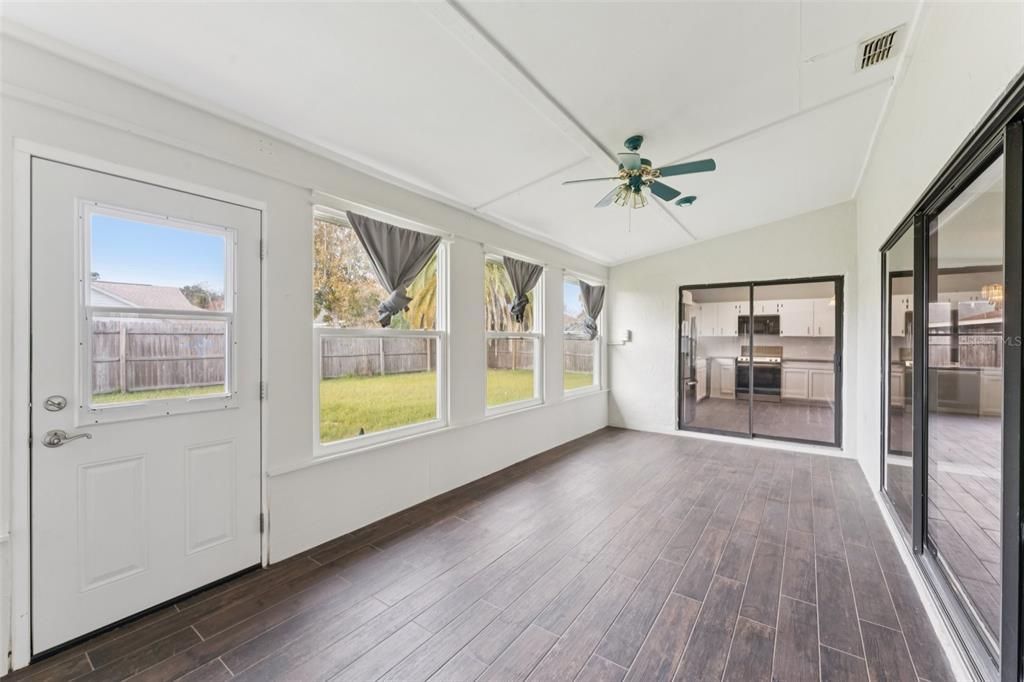 En Venta: $337,500 (3 camas, 3 baños, 1856 Pies cuadrados)