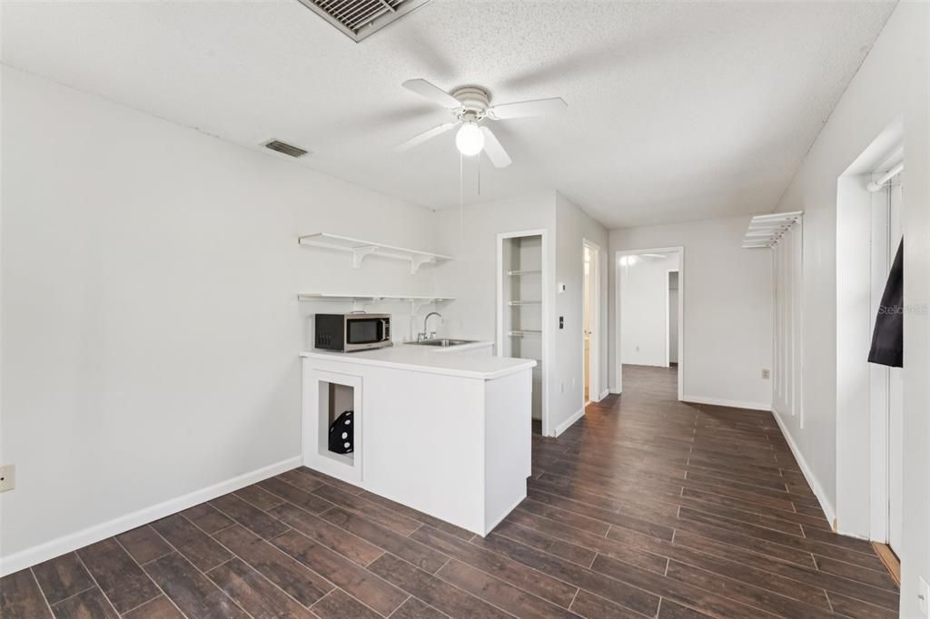 En Venta: $337,500 (3 camas, 3 baños, 1856 Pies cuadrados)