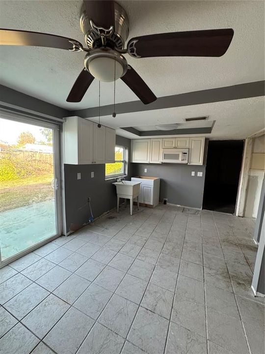 На продажу: $125,000 (2 спален, 2 ванн, 1114 Квадратных фут)