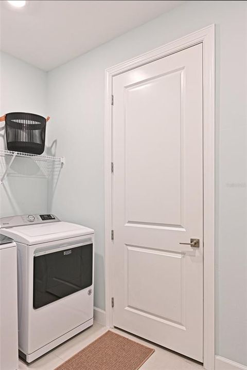 For Rent: $4,500 (3 beds, 2 baths, 2084 Square Feet)