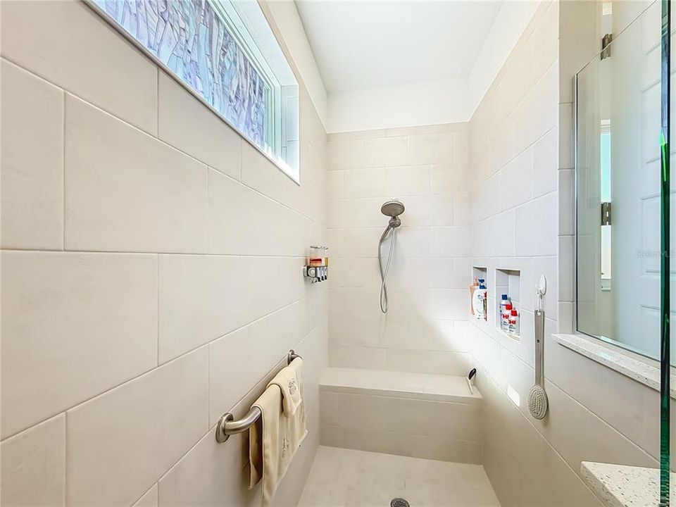 待售: $385,711 (2 贝兹, 2 浴室, 2104 平方英尺)