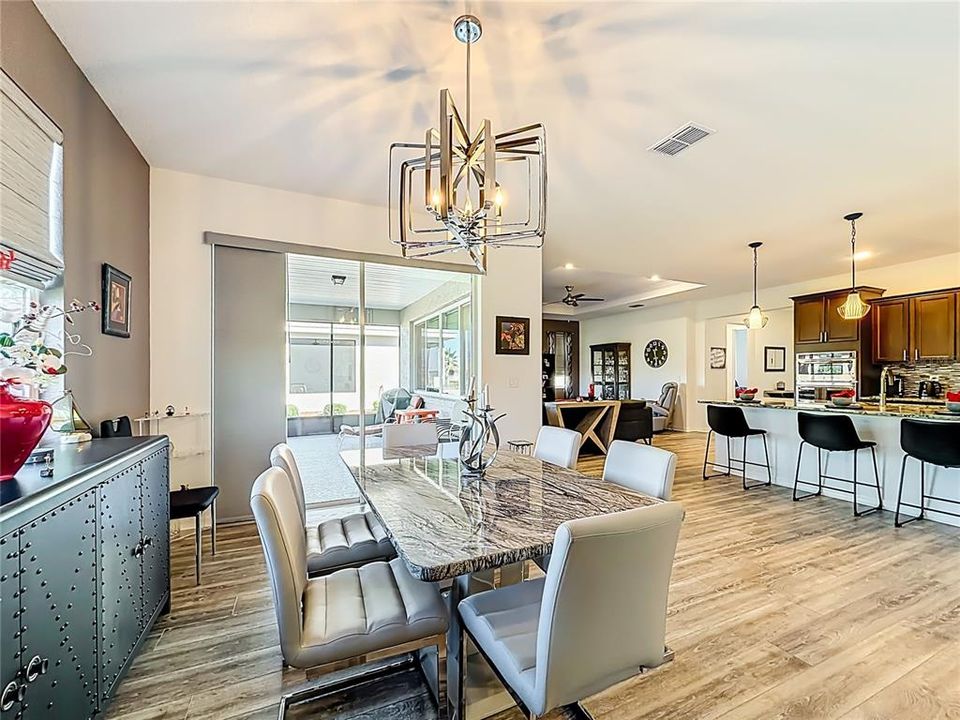 待售: $385,711 (2 贝兹, 2 浴室, 2104 平方英尺)