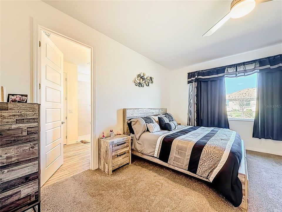 待售: $385,711 (2 贝兹, 2 浴室, 2104 平方英尺)