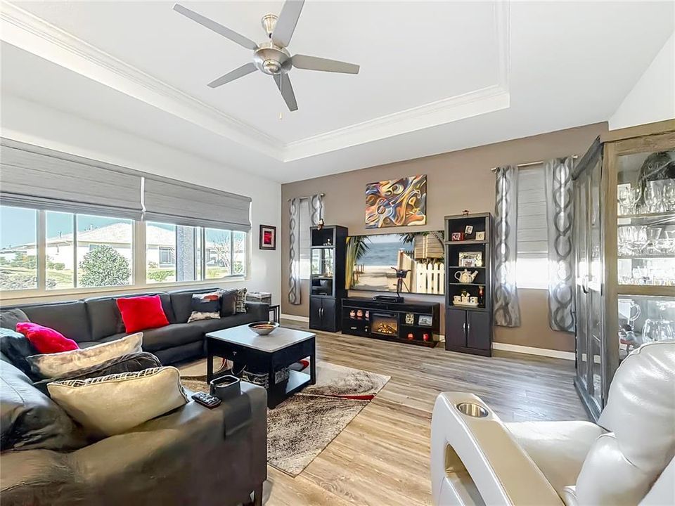 待售: $385,711 (2 贝兹, 2 浴室, 2104 平方英尺)