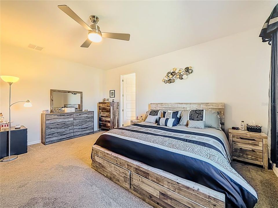 待售: $385,711 (2 贝兹, 2 浴室, 2104 平方英尺)