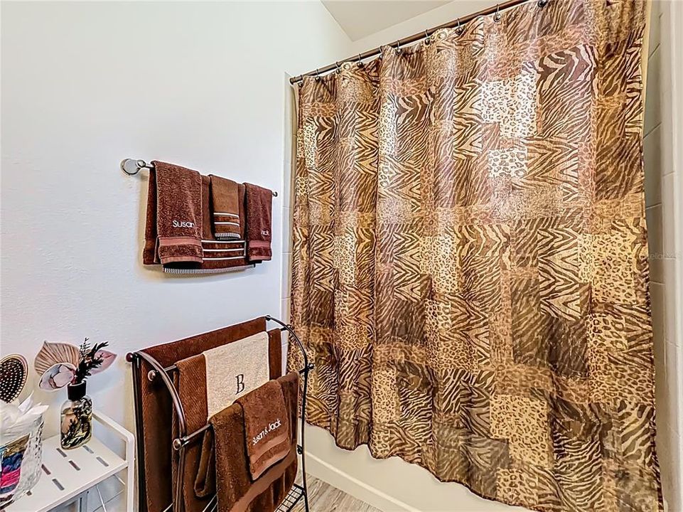 待售: $385,711 (2 贝兹, 2 浴室, 2104 平方英尺)