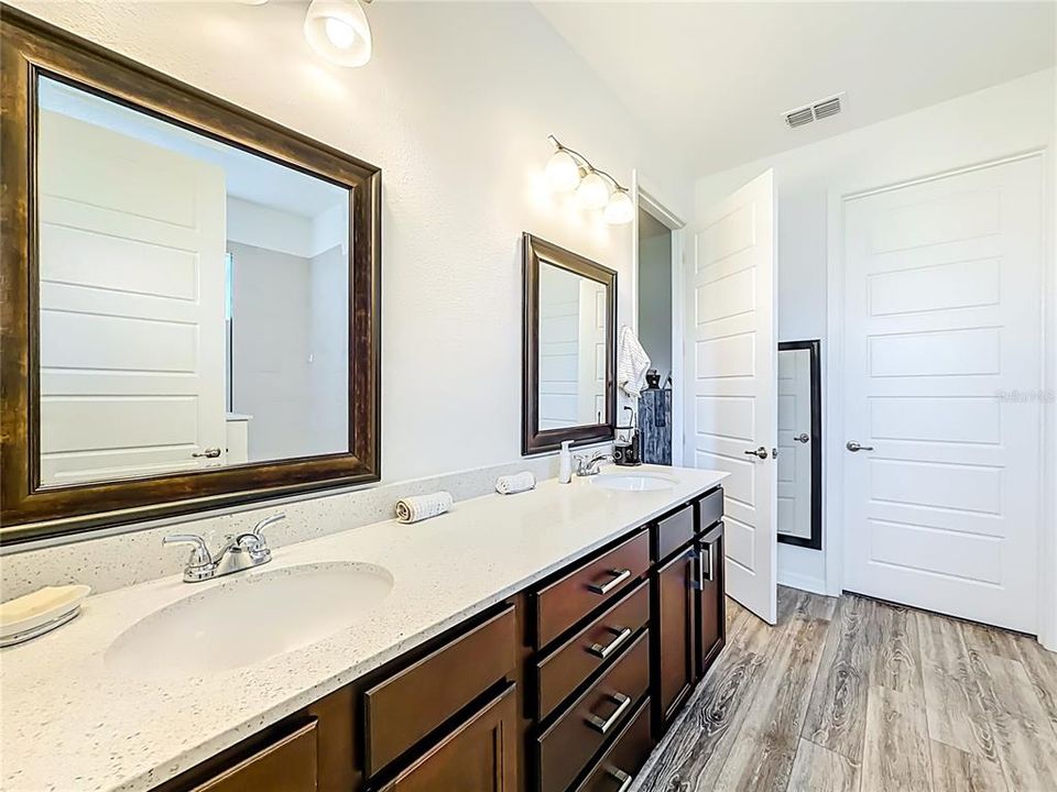 待售: $385,711 (2 贝兹, 2 浴室, 2104 平方英尺)