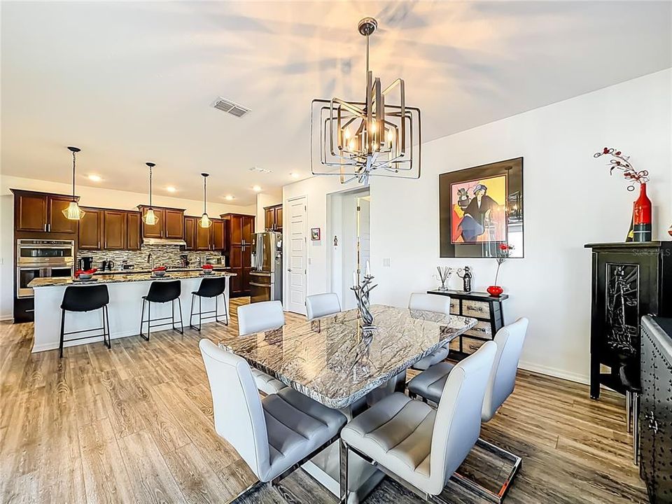 待售: $385,711 (2 贝兹, 2 浴室, 2104 平方英尺)