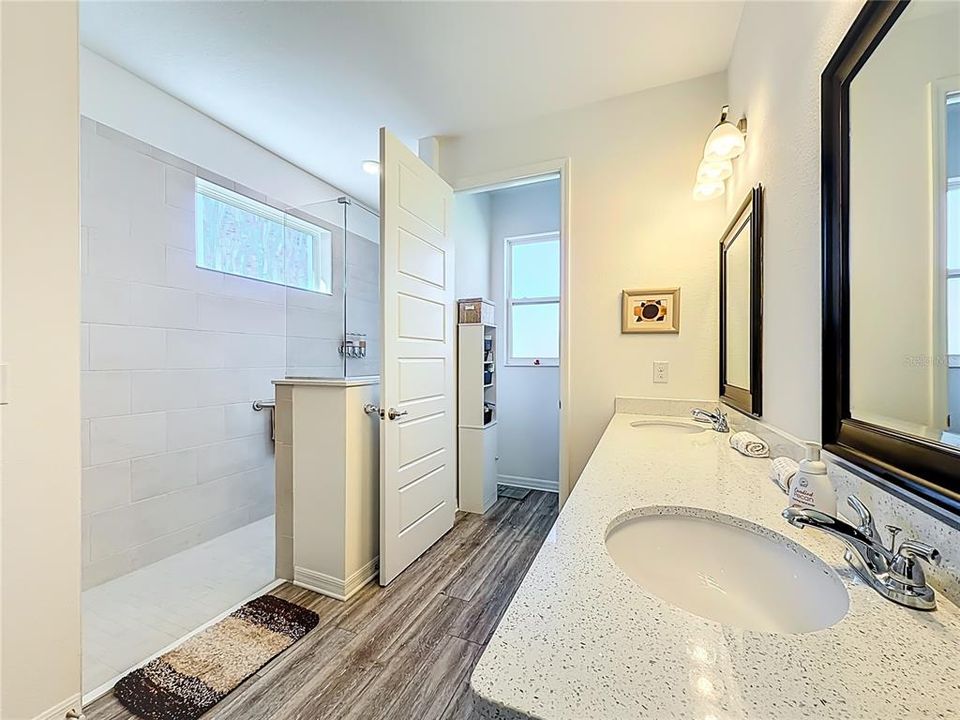 待售: $385,711 (2 贝兹, 2 浴室, 2104 平方英尺)