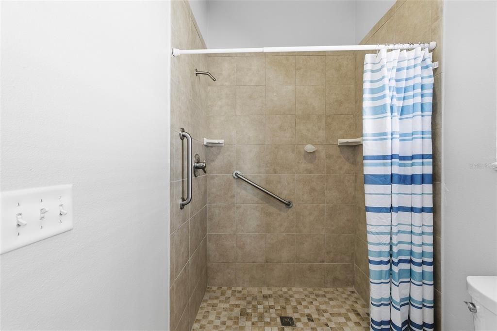 For Sale: $385,000 (3 beds, 2 baths, 1932 Square Feet)