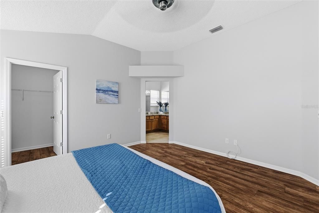 For Sale: $385,000 (3 beds, 2 baths, 1932 Square Feet)