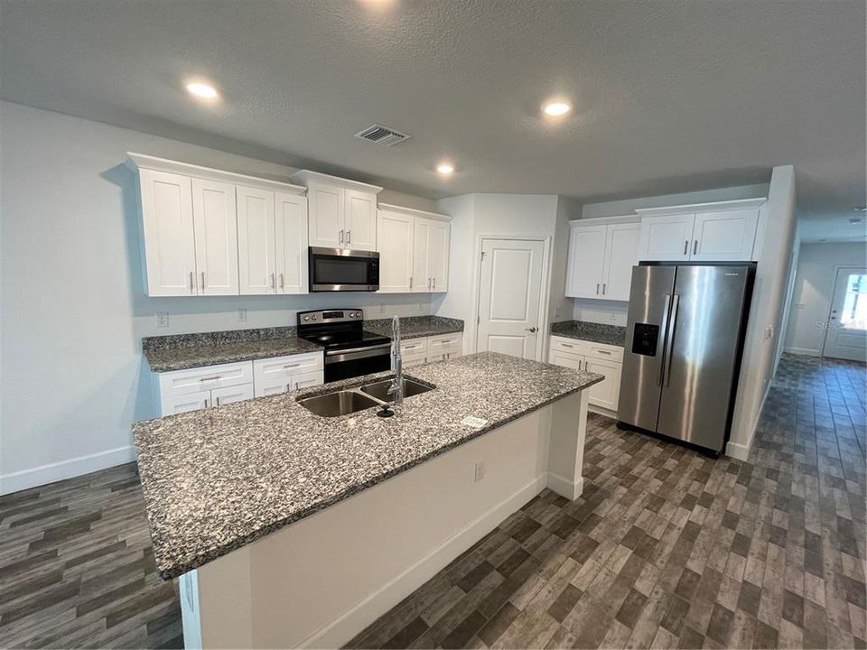 For Sale: $338,000 (3 beds, 2 baths, 1822 Square Feet)