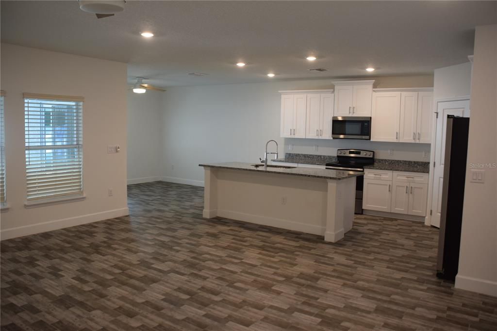 For Sale: $338,000 (3 beds, 2 baths, 1822 Square Feet)