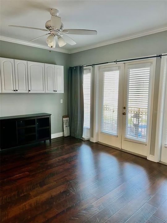 For Rent: $1,300 (1 beds, 1 baths, 800 Square Feet)