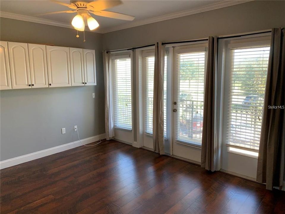 For Rent: $1,300 (1 beds, 1 baths, 800 Square Feet)